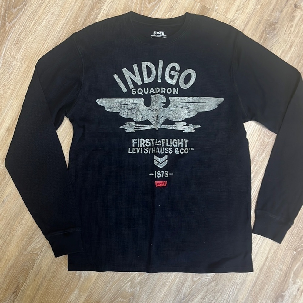 Levi’s Graphic Indigo Squadron Thermal Black Long Sleeved Tee Shirt.  Size M